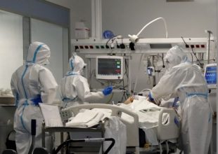 Κορωνοϊός: 24.246 νέα κρούσματα σήμερα στην Ελλάδα – 77 νεκροί και 670 διασωληνωμένοι
