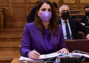 Εξηγήσεις από Παπακώστα για το «πρόστιμο στους εγκλωβισμένους οδηγούς»