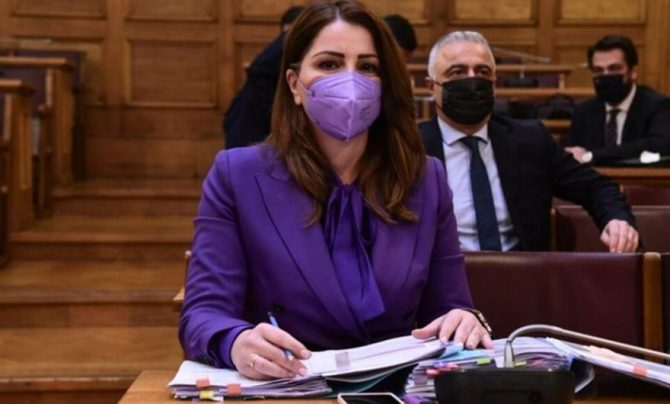 Εξηγήσεις από Παπακώστα για το «πρόστιμο στους εγκλωβισμένους οδηγούς»