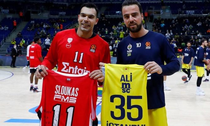 Η Φενέρ τίμησε τον Σλούκα για την προσφορά του: «Ένα από τα σημαντικά κομμάτια μας»