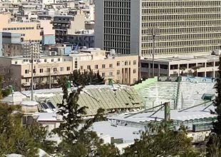 Κατέρρευσε το στέγαστρο της Λεωφόρου – Σοβαρές ζημιές απ’ τον χιονιά