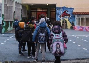 Σχολεία: Εμφανίζεται το σύνδρομο της άδειας τάξης-Πολλές οι απουσίες παιδιών τη Δευτέρα