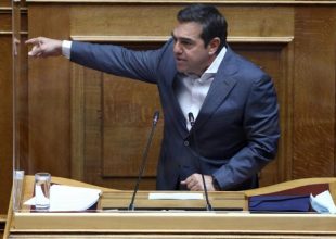 Πρόταση μομφής κατά της κυβέρνησης κατέθεσε ο Αλέξης Τσίπρας
