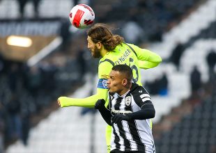 Με την σημαία της Ουκρανίας βγήκε ο Τσιγκρίνσκι στην Τούμπα (ΦΩΤΟ)
