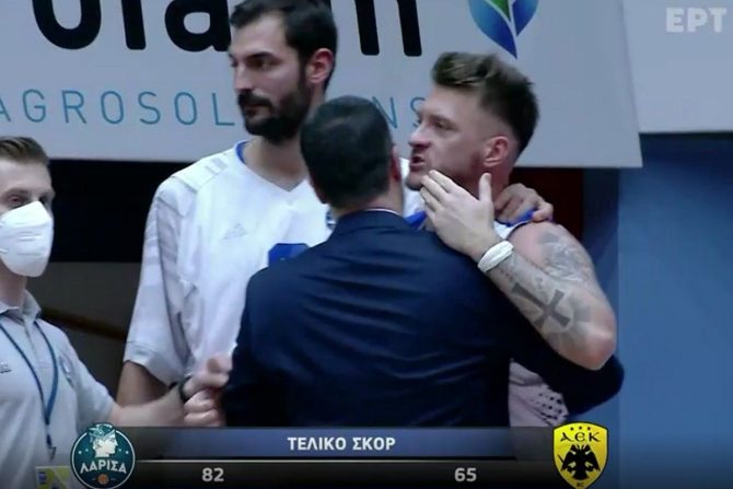 Επεισόδιο Παπαντωνίου – Πετρόπουλου στο φινάλε του Λάρισα – ΑΕΚ