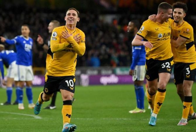 Τρίποντο με Ποντένσε η Γουλβς