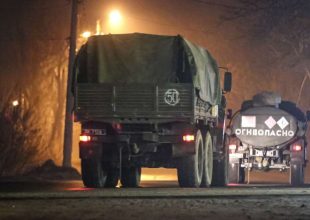 Πόλεμος στην Ουκρανία: Ολομέτωπη ρωσική επίθεση σε Κίεβο και Μαριούπολη