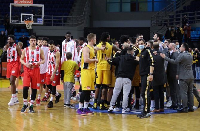 Πρόστιμο στην Βασίλισσα για το ΑΕΚ – Ολυμπιακός