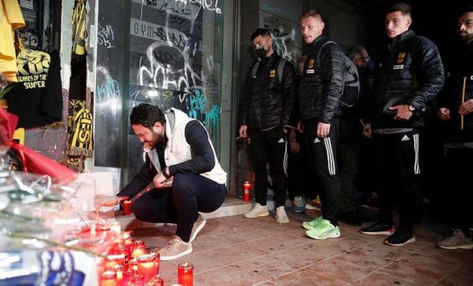 Στο σημείο της δολοφονίας του Άλκη πήγαν Καρυπίδης, Μάντζιος και παίκτες του Άρη