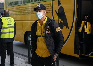 Έφτασε «Λεωφόρο» η αποστολή της ΑΕΚ (PICS)