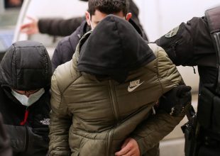 Δολοφονία 19χρονου: Ο 21χρονος Έλληνας είναι ο δράστης που κρατούσε το δρεπάνι