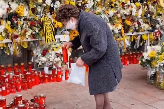 Δολοφονία Άλκη: Η συγκινητική ανάρτηση του ΠΑΟΚ με μια κυρία που άφησε ένα κεράκι στο σημείο της δολοφονίας