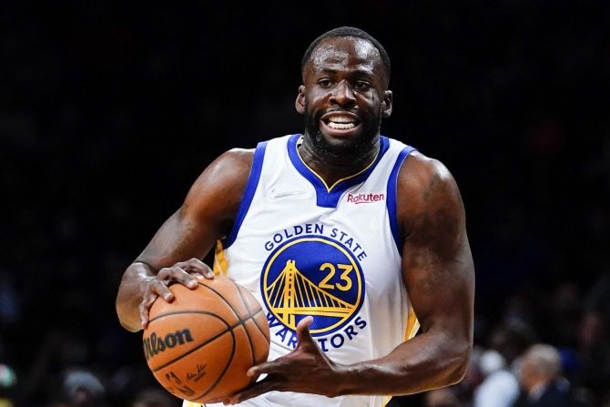 NBA: Φίλαθλος προσπάθησε να ηρεμήσει τον Γκριν από τις courtseats για να μην δεχθεί τεχνική ποινή (vid) NBA: Φίλαθλος προσπάθησε να ηρεμήσει τον Γκριν από τις courtseats για να μην δεχθεί τεχνική ποινή (vid)