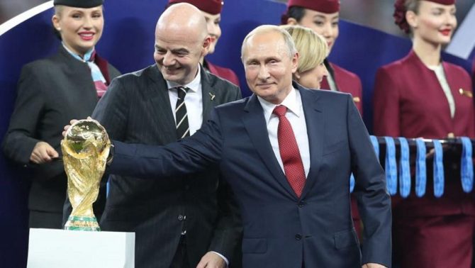 Η FIFA απαγορεύει τον εθνικό ύμνο και τη σημαία της Ρωσίας από τους διεθνείς της αγώνες