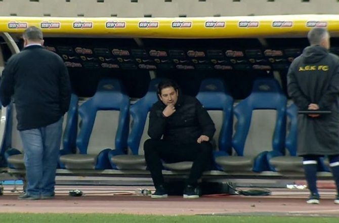Γιαννίκης: «Χαμένος» στον πάγκο μετά το τέλος του αγώνα
