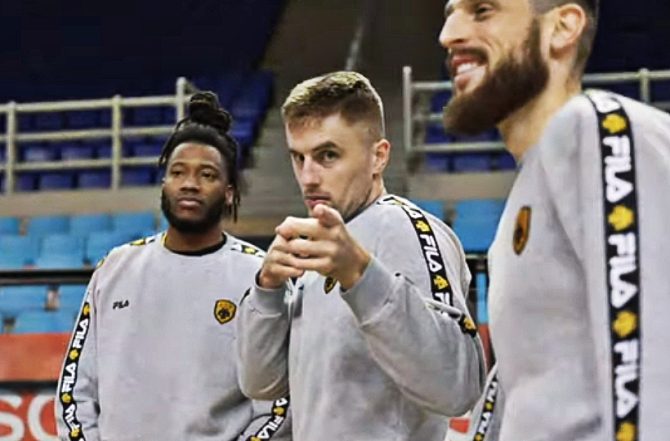 Μαυροειδής και Χάμερ εύχονται στους… ερωτευμένους (VIDEO)