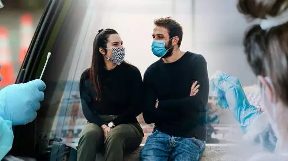 Κορωνοϊός: 9.596 κρούσματα, 67 θάνατοι και 471 διασωληνωμένοι