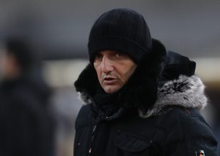 Παραλήρημα Λουτσέσκου: «Δεν έδωσαν πέναλτι στο χέρι της ΑΕΚ αλλά έδωσαν σε μας για την ίδια φάση»