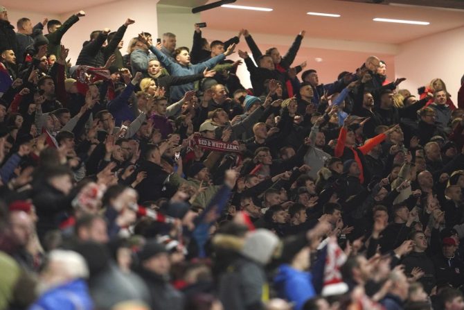 Οπαδός της Μπόρο συνελήφθη γιατί παράτησε το παιδί του για να πανηγυρίσει τη νίκη επί της Γιουνάιτεντ