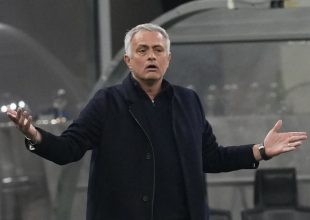 Μουρίνιο σε δημοσιογράφο: “Νόμιζες ότι θα ερχόμουν με μαυρισμένα μάτια”