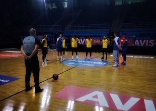 Ενός λεπτού σιγή στο ΑΕΚ – Τρίτωνας για τον Άλκη (pics)