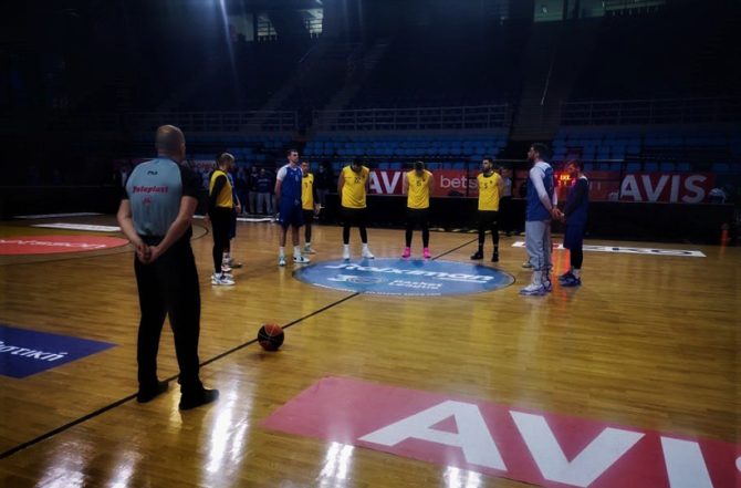 Ενός λεπτού σιγή στο ΑΕΚ – Τρίτωνας για τον Άλκη (pics)