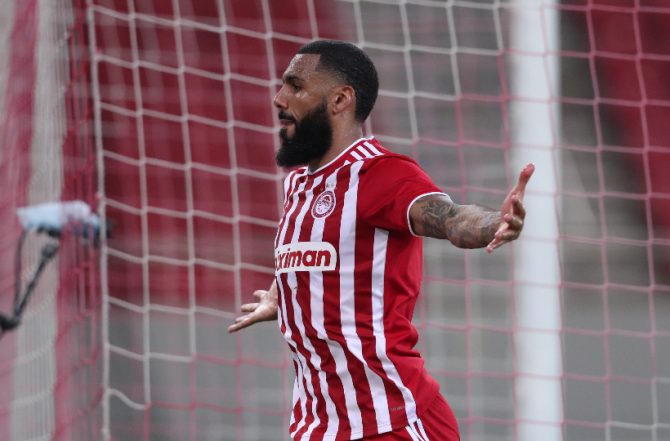 Εμβιλά: «Σκανδαλώδης η διαιτησία, το πιο σημαντικό ήταν η νίκη»