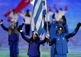 Χειμερινοί Ολυμπιακοί Αγώνες: Η Ελληνική Σημαία άνοιξε την παρέλαση των 91 χωρών