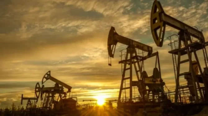 Άνοδος 2% στην τιμή του πετρελαίου, πάνω από τα 100 δολάρια παραμένει το μπρεντ Άνοδος 2% στην τιμή του πετρελαίου, πάνω από τα 100 δολάρια παραμένει το μπρεντ