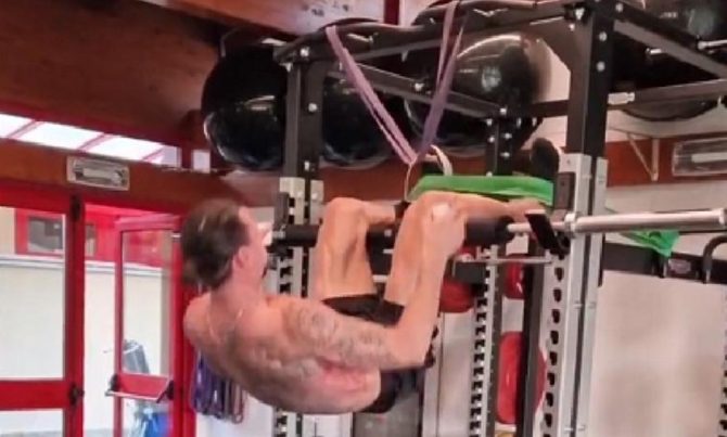 «Ο τύπος θα παίζει μέχρι τα 60 του»: Το… τερμάτισε στο γυμναστήριο ο Ζλάταν Ιμπραΐμοβιτς!