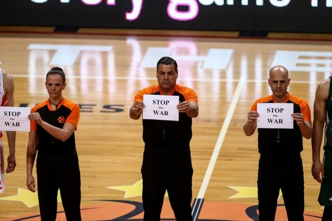 Παναθηναϊκός – Ερυθρός Αστέρας: Το μήνυμα των διαιτητών για τον πόλεμο στην Ουκρανία