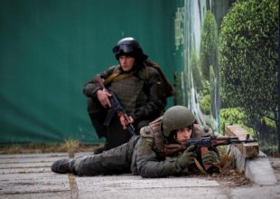 Σφοδρές μάχες γύρω από το Κίεβο-Ρωσική χερσαία επίθεση από τρεις διαφορετικές κατευθύνσεις