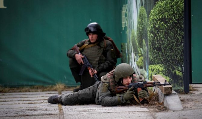 Σφοδρές μάχες γύρω από το Κίεβο-Ρωσική χερσαία επίθεση από τρεις διαφορετικές κατευθύνσεις