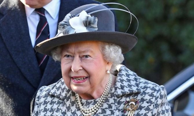 Θετική στον κορωνοϊό η βασίλισσα Ελισάβετ