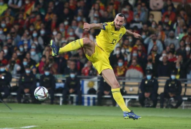 Ιμπραΐμοβιτς: «Θα παίζω στην εθνική ομάδα, όσο μπορώ να προσφέρω»