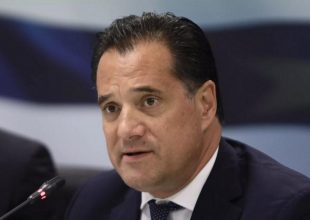 Επίθεση με γκαζάκια στο πολιτικό γραφείο του Άδωνι Γεωργιάδη