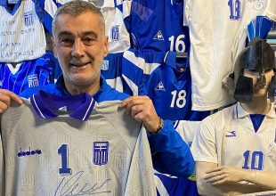 Ο «Γαλανόλευκος Φάρος» τίμησε τον Ατματσίδη στα Χανιά για την προσφορά του στην Εθνική (pics)