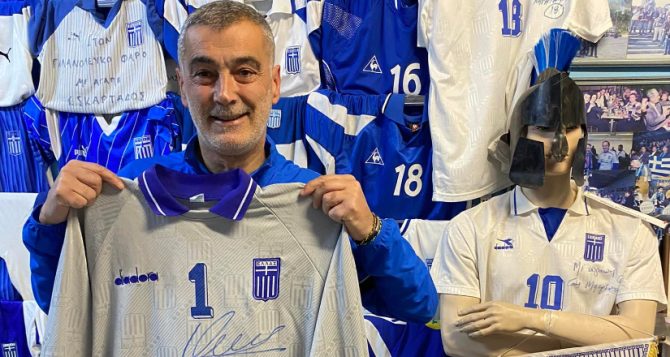 Ο «Γαλανόλευκος Φάρος» τίμησε τον Ατματσίδη στα Χανιά για την προσφορά του στην Εθνική (pics)