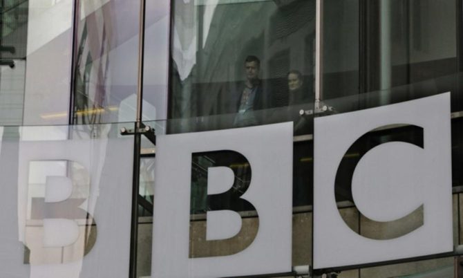 Το BBC ανέστειλε τη λειτουργία του στην Ρωσία