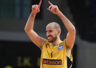 Τιμάει τον «Mr Αssist» Κολόμ η Βασίλισσα