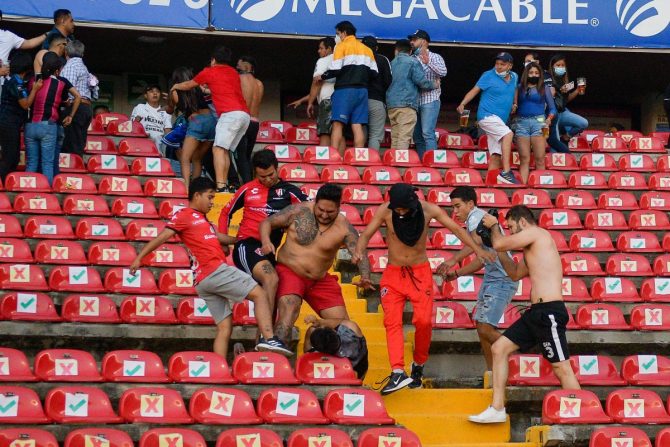 Τρομακτικές εικόνες απ’ τα αιματηρά επεισόδια στο Κουερετάρο – Άτλας