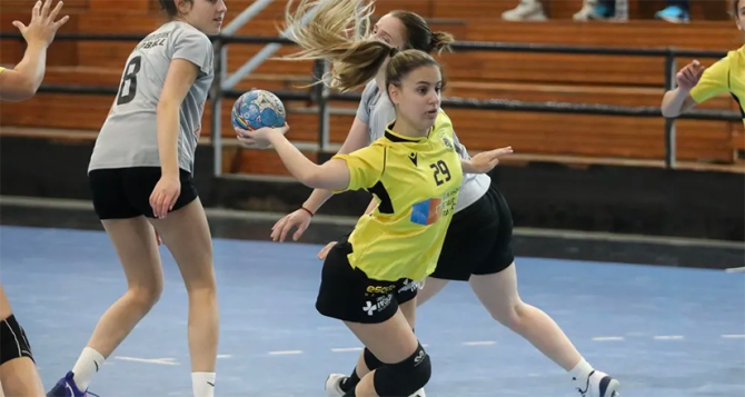 Υποδέχεται τον Λεωνίδα στην αίθουσα «Γ. Κασιμάτης»!