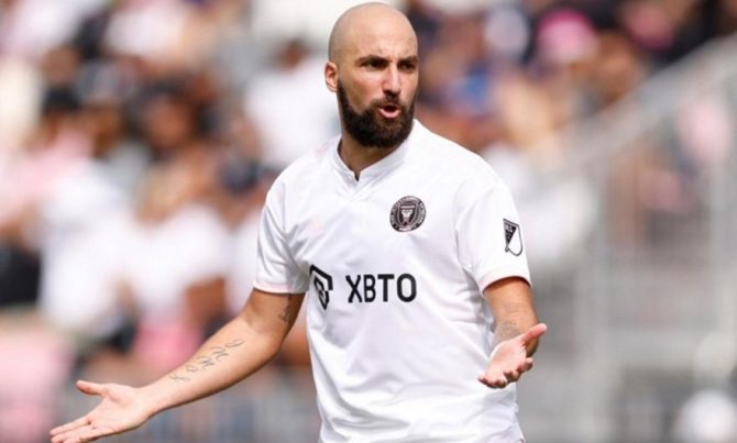 «Γ@@@ τον, είναι αξιολύπητος»: Απίστευτο κράξιμο σε Ιγκουαΐν από αντίπαλο!