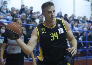 Για τη νίκη στο κομβικό ματς με Ιωνικό η Βασίλισσα