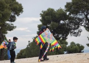 Ο καιρός το τριήμερο της Καθαράς Δευτέρας: «Κούλουμα» με νοτιάδες – Πότε αναμένονται χιόνια