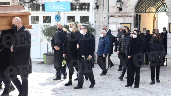 Δημήτρης Κοντομηνάς: Στην Ύδρα έγινε η εξόδιος ακολουθία Δημήτρης Κοντομηνάς: Στην Ύδρα έγινε η εξόδιος ακολουθία