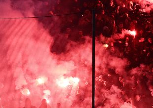 Οργισμένος κόσμος της ΑΕΚ έξω από τα Σπάτα