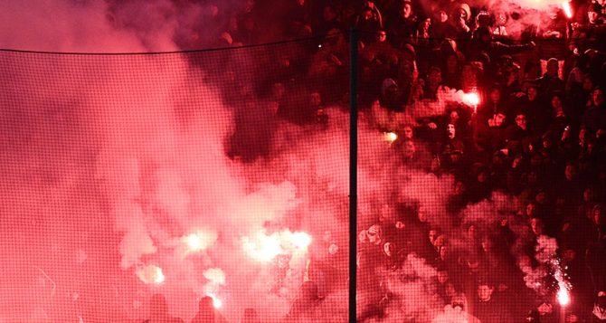 Οργισμένος κόσμος της ΑΕΚ έξω από τα Σπάτα