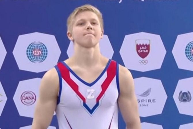 Πόλεμος στην Ουκρανία: Ο Ρώσος αθλητής που ανέβηκε με το “Ζ” στο βάθρο δηλώνει αμετανόητος