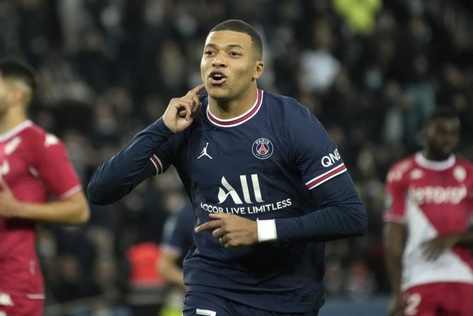 Εμπαπέ: “Υποστηρίζω την Μίλαν, μίλησα με την Λίβερπουλ που είναι η αγαπημένη ομάδα της μητέρας μου”